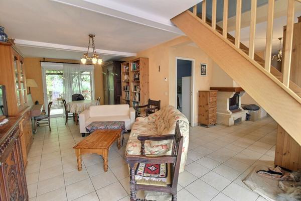 Pavillon 5 chambres proche EPERNON avec terrain et garage