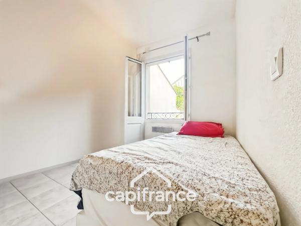 DOMAINE ET GOLF DE PONT ROYAL : villa de charme élevée d'un étage, établie sur un terrain de 524 m2, 3 chambres, piscine , un garage+ place de stationnement