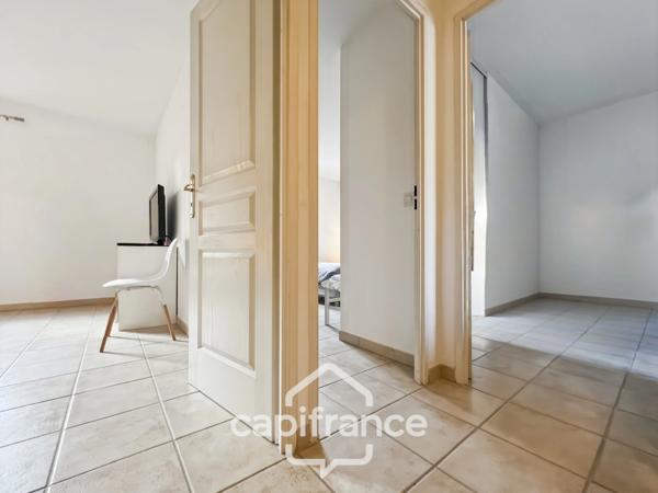 DOMAINE ET GOLF DE PONT ROYAL : villa de charme élevée d'un étage, établie sur un terrain de 524 m2, 3 chambres, piscine , un garage+ place de stationnement