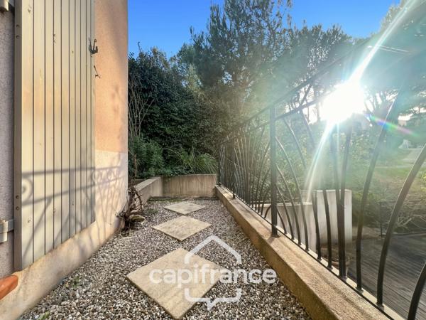 DOMAINE ET GOLF DE PONT ROYAL : villa de charme élevée d'un étage, établie sur un terrain de 524 m2, 3 chambres, piscine , un garage+ place de stationnement