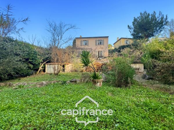 DOMAINE ET GOLF DE PONT ROYAL : villa de charme élevée d'un étage, établie sur un terrain de 524 m2, 3 chambres, piscine , un garage+ place de stationnement