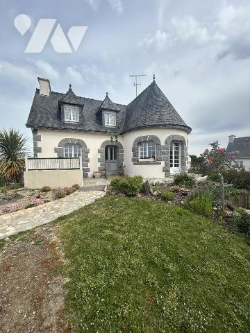Maison en pierres avec grand jardin clos et terrain constructible détachable 