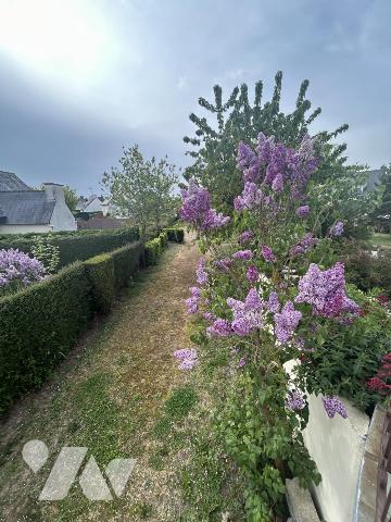 Maison en pierres avec grand jardin clos et terrain constructible détachable 
