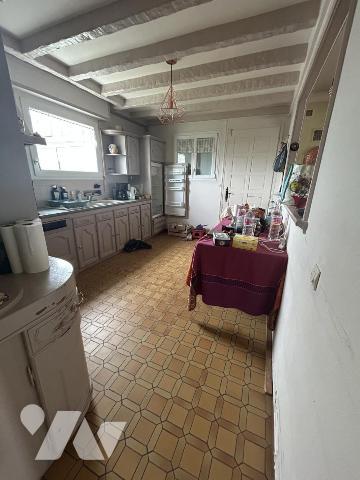 Maison en pierres avec grand jardin clos et terrain constructible détachable 