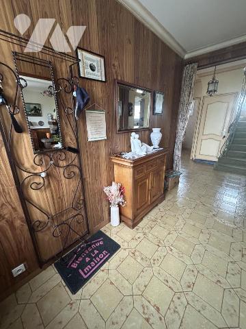 Maison en pierres avec grand jardin clos et terrain constructible détachable 