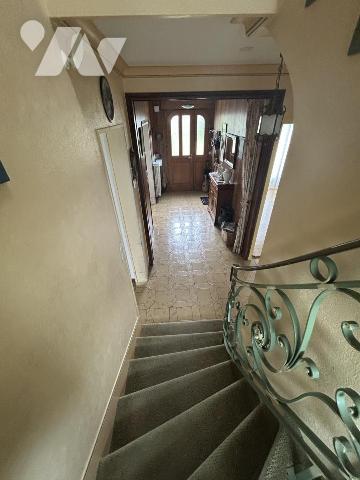 Maison en pierres avec grand jardin clos et terrain constructible détachable 