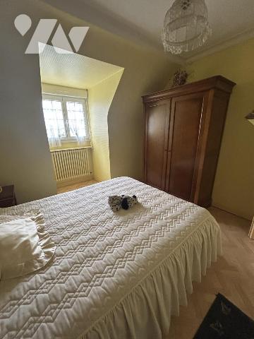 Maison en pierres avec grand jardin clos et terrain constructible détachable 