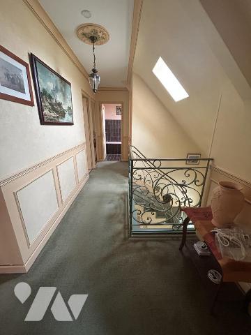 Maison en pierres avec grand jardin clos et terrain constructible détachable 