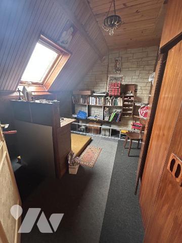Maison en pierres avec grand jardin clos et terrain constructible détachable 
