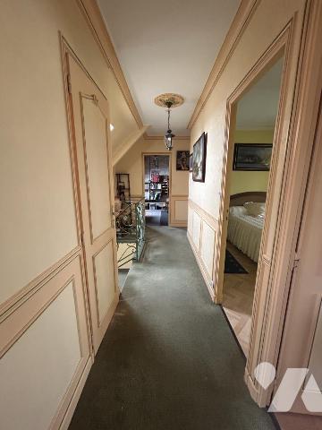 Maison en pierres avec grand jardin clos et terrain constructible détachable 