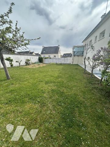 Maison en pierres avec grand jardin clos et terrain constructible détachable 