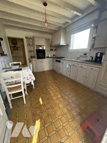 Maison en pierres avec grand jardin clos et terrain constructible détachable 