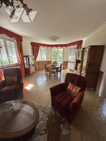 Maison en pierres avec grand jardin clos et terrain constructible détachable 