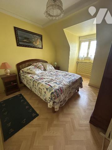 Maison en pierres avec grand jardin clos et terrain constructible détachable 