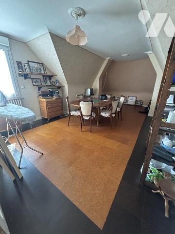 Maison en pierres avec grand jardin clos et terrain constructible détachable 