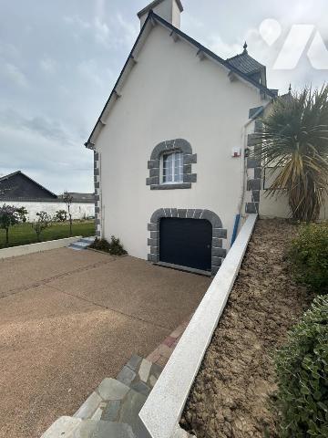 Maison en pierres avec grand jardin clos et terrain constructible détachable 