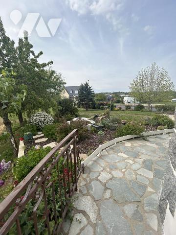 Maison en pierres avec grand jardin clos et terrain constructible détachable 