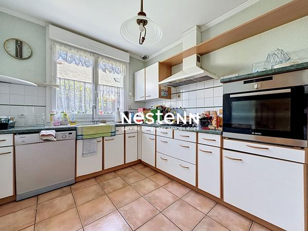 Maison - 5 pièces - 87 m² - ERGUE-GABERIC -  à proximité immédiate des commerces