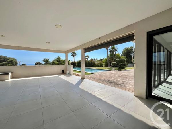 Maison à vendre  6 pièces - 240 m 2   LA CADIERE D AZUR  - 83