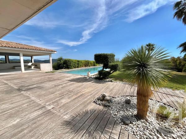Maison à vendre  6 pièces - 240 m 2   LA CADIERE D AZUR  - 83