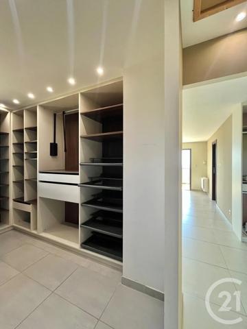 Maison à vendre  6 pièces - 240 m 2   LA CADIERE D AZUR  - 83