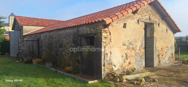 🏡 Corps de ferme en pierre 215 m² – Toitures neuves – Terrain 1 712 m² à St-Julien-des-Landes (85)
