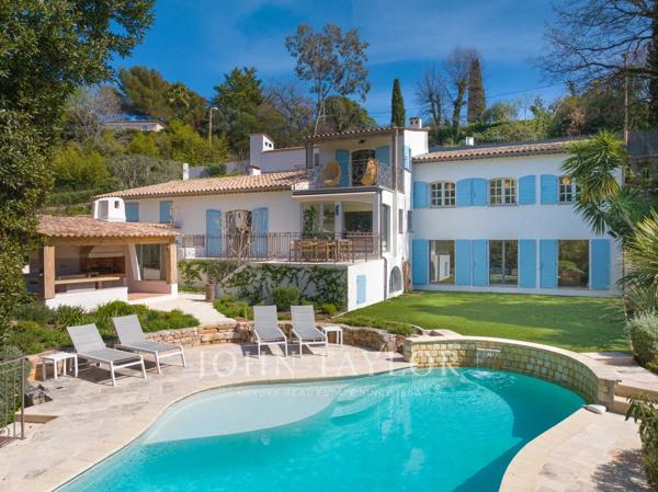 Proche Mougins Village – Beau mas provençal rénové