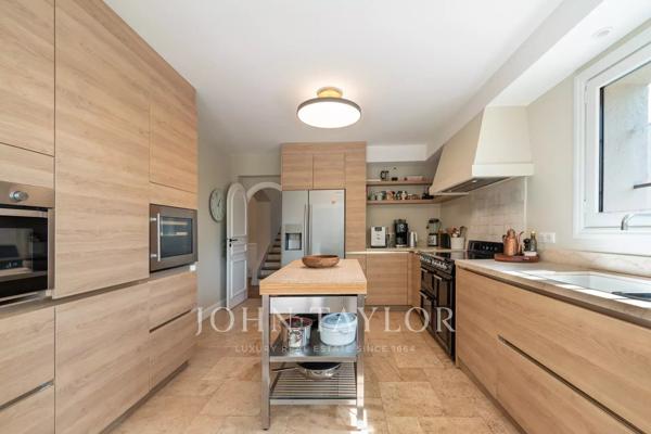 Proche Mougins Village – Beau mas provençal rénové