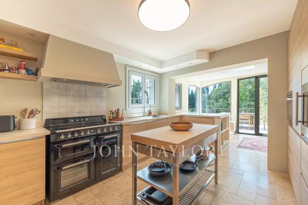 Proche Mougins Village – Beau mas provençal rénové