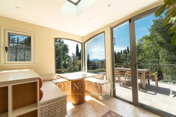 Proche Mougins Village – Beau mas provençal rénové