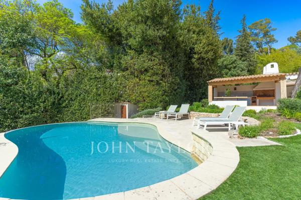 Proche Mougins Village – Beau mas provençal rénové