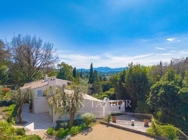 Proche Mougins Village – Beau mas provençal rénové