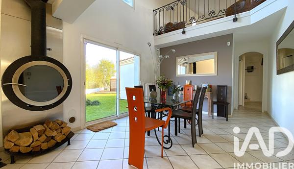 Maison à vendre 6 pièces 200 m² Saint-Médard-en-Jalles