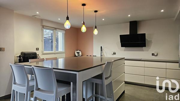 Maison traditionnelle 6 pièces de 138 m² à Noiseau (94880)