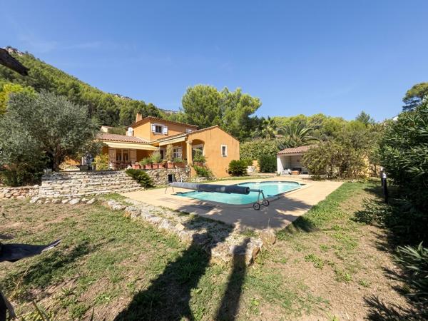 Maison
         6 pièces
        - 138 m² Bien prestige 595 000 € *
