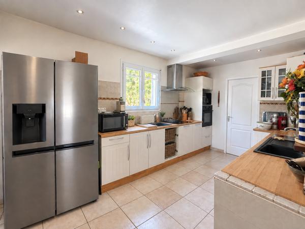 Maison
         6 pièces
        - 138 m² Bien prestige 595 000 € *