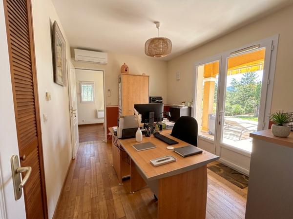Maison
         6 pièces
        - 138 m² Bien prestige 595 000 € *