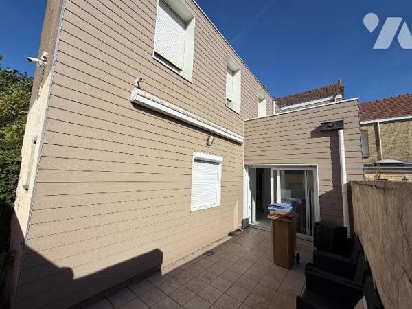 Immeuble à vendre à Coudekerque-Branche (59210), secteur centre ville. 

Immeuble mixte à usa...
