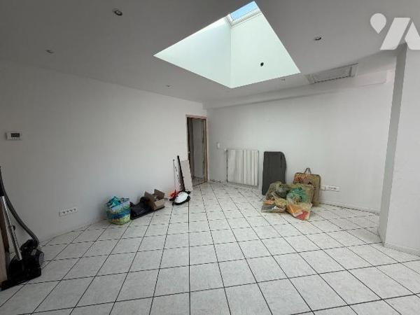 Immeuble à vendre à Coudekerque-Branche (59210), secteur centre ville. 

Immeuble mixte à usa...