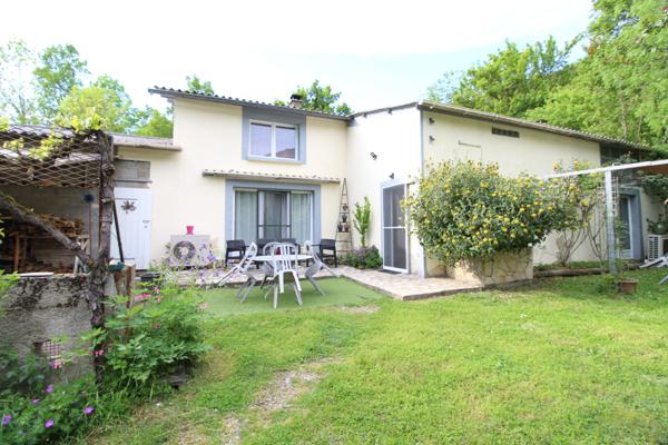 Saint-Jean-et-Saint-Paul (12250) 15 pièces 731 m² 10000 m² ENSEMBLE IMMOBILIER 731 M² AVEC MAISON, BATIMENT, HANGAR, GARAGE SUR 1 HECTARE DE TE