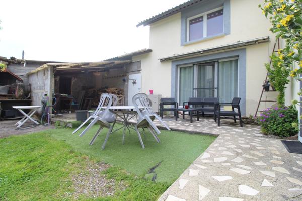 Saint-Jean-et-Saint-Paul (12250) 15 pièces 731 m² 10000 m² ENSEMBLE IMMOBILIER 731 M² AVEC MAISON, BATIMENT, HANGAR, GARAGE SUR 1 HECTARE DE TE