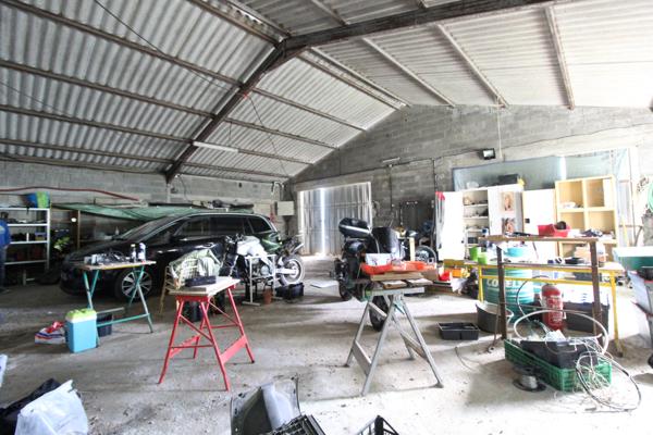 Saint-Jean-et-Saint-Paul (12250) 15 pièces 731 m² 10000 m² ENSEMBLE IMMOBILIER 731 M² AVEC MAISON, BATIMENT, HANGAR, GARAGE SUR 1 HECTARE DE TE