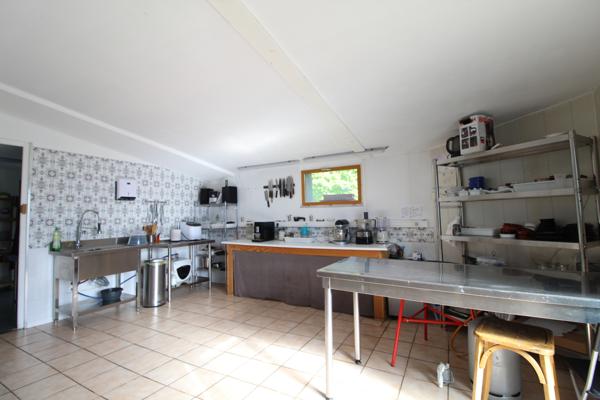 Saint-Jean-et-Saint-Paul (12250) 15 pièces 731 m² 10000 m² ENSEMBLE IMMOBILIER 731 M² AVEC MAISON, BATIMENT, HANGAR, GARAGE SUR 1 HECTARE DE TE