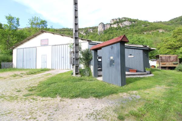 Saint-Jean-et-Saint-Paul (12250) 15 pièces 731 m² 10000 m² ENSEMBLE IMMOBILIER 731 M² AVEC MAISON, BATIMENT, HANGAR, GARAGE SUR 1 HECTARE DE TE