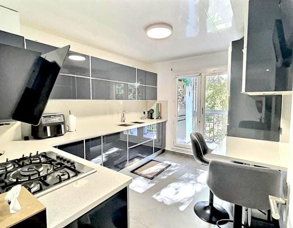 Appartement 4 pièce(s) 86.25 m2 avec balcon