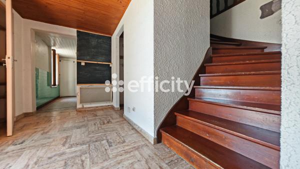 Maison
         6 pièces
        - 150 m² 469 000 € *