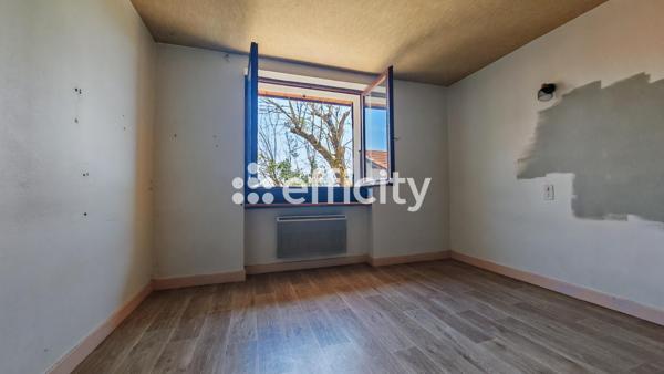 Maison
         6 pièces
        - 150 m² 469 000 € *