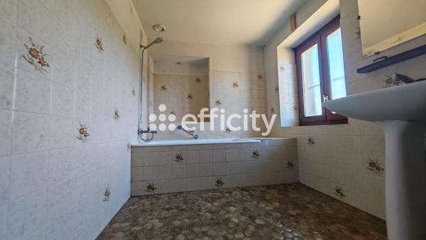 Maison
         6 pièces
        - 150 m² 469 000 € *