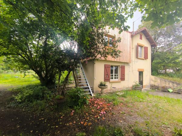 Dpt Gers (32), à vendre RISCLE maison à rénover T4 de 90 m² habitables avec grand garage sur 1350 m² de terrain, au calme