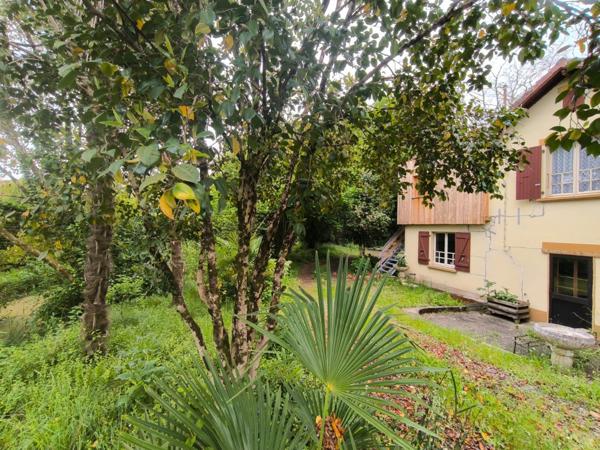 Dpt Gers (32), à vendre RISCLE maison à rénover T4 de 90 m² habitables avec grand garage sur 1350 m² de terrain, au calme